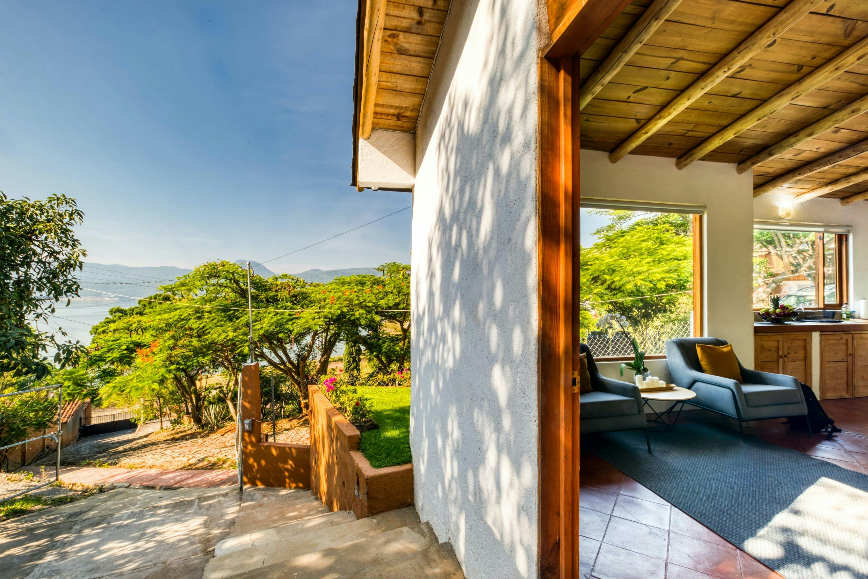 Idyllic Lakeview Retreat