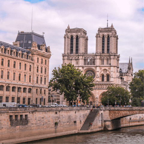 Stroll along the Seine to the Notre Dame