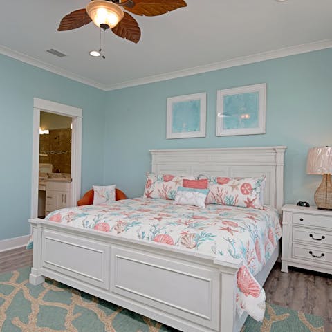 Sleep well after a long day by the seaside in the coastal-inspired bedrooms