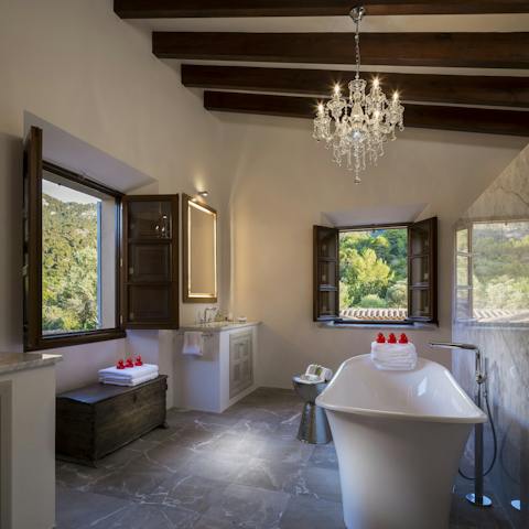 Unwind after a busy day in the luxurious roll-top bath