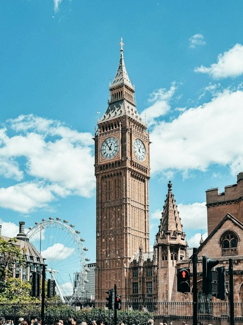 Make the fifteen-minute walk to Big Ben