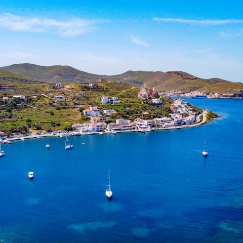 Stay on the coast of Kea, just a short drive from Vourkari