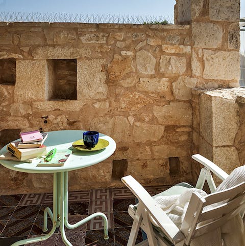 Get stuck into your holiday in utter peace and seclusion on the balcony