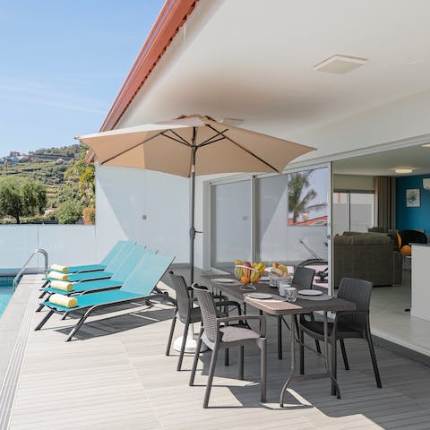 Light the barbecue and gather around the table for beautiful meals as the sun sets