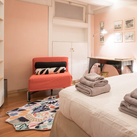 Find room for everyone with the main bedroom's single sofa bed