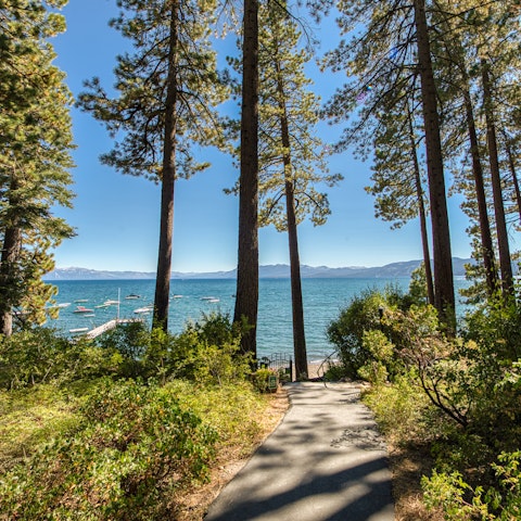 Stay on the shores of Lake Tahoe, close to the beach