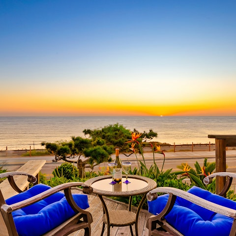 Treat yourself to an aperitif on the deck