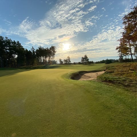 Perfect your swing on the golf course, just a couple of minutes away