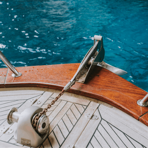 Organise an unforgettable boat trip along the coast