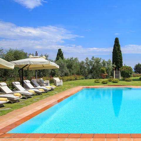 Cool off from the Tuscan sun in the swimming pool