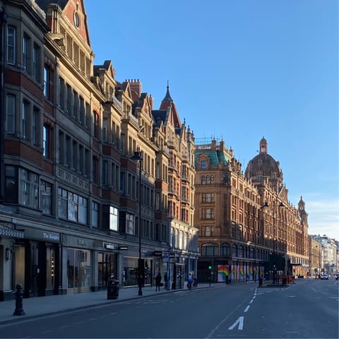 Go shopping in fashionable Knightsbridge – Harrods is twenty minutes on foot