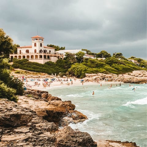 Feel the freedom of the sea breeze and spend relaxing days at the beach – just a ten–minute drive away