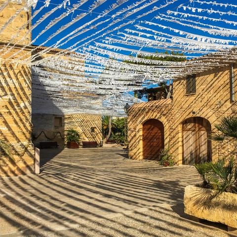 Experience the beauty of Alcúdia from this home in its historic centre