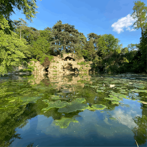 Make jogs in nearby Bois de Boulogne the new routine