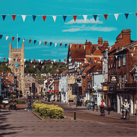 Stroll eleven minutes into Henley-on-Thames for lunch and a spot of shopping