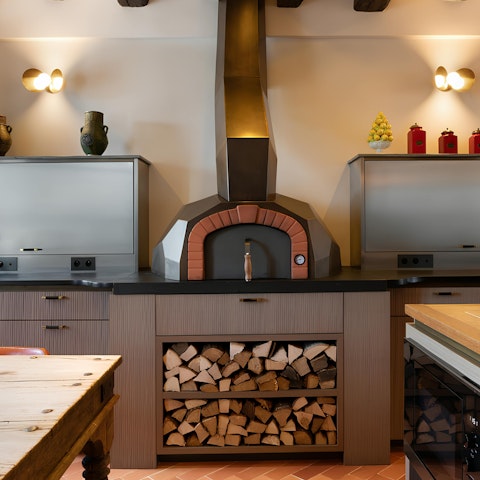 Let the chef prepare sourdough bread or pizzas in the wood-fired oven
