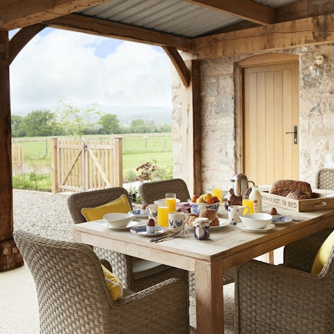 Savour breakfasts on the terrace with your loved ones