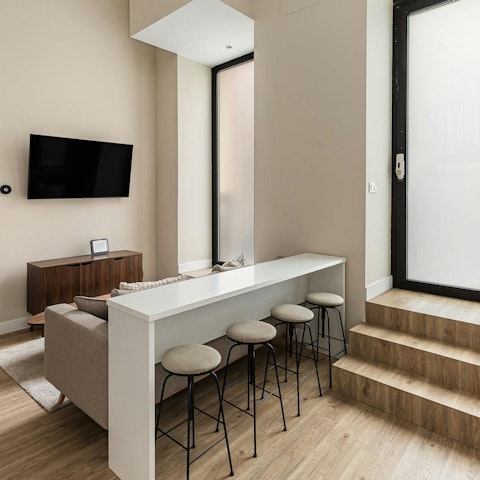 Enjoy a tapas and wine break at home at the breakfast bar