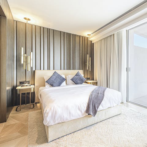 Wake up in the elegant bedrooms feeling rested and ready for another day of Dubai sightseeing