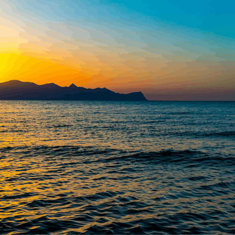 Watch the sunset, it's seven minutes to the beach