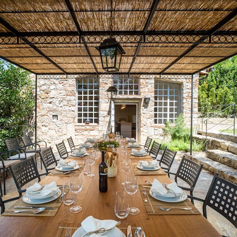 Gather the group for a lavish lunch beneath the pergola