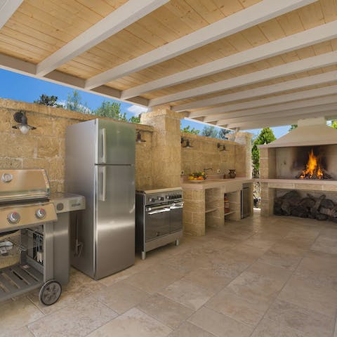 Feed the troops while enjoying the heat with the large outdoor kitchen