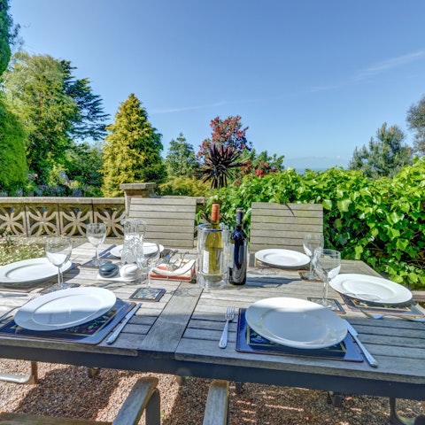 Wake up with breakfast in the gorgeous garden