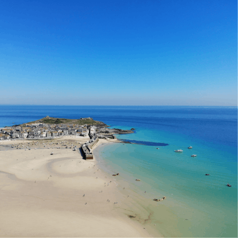 Drive to nearby blue flag beaches of St Ives, like the spectacular Porthmeor and Carbis Bay