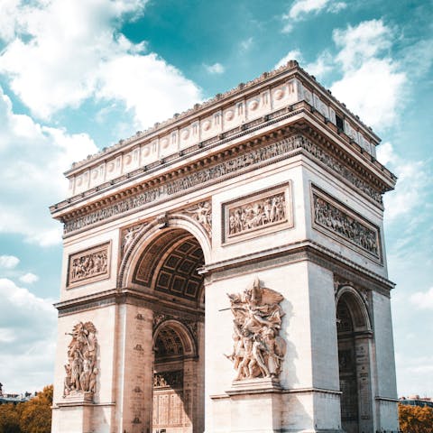Stay in the heart of Paris, ten minutes from the Arc de Triomphe