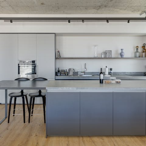 Cook dinner in the sleek kitchen with produce from the weekly farmers’ market in HaTachana