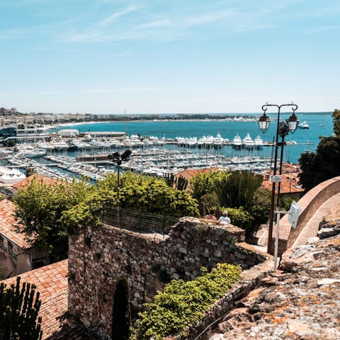 Stay in the heart of Cannes, a short stroll from the boutiques of the Rue d'Antibes