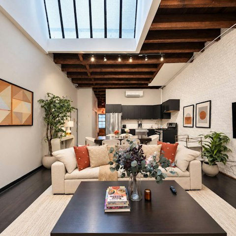 Recharge between Manhattan excursions in the open living space