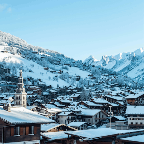 Head into La Clusaz for great skiing and even better après ski