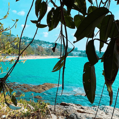 Stroll along the sandy beachfront and admire the sensational clear–water ocean views