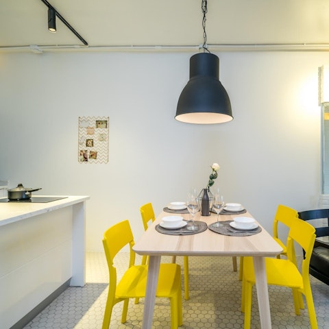 Whip up a yummy Thai feast in the open–plan kitchen and gather around the dining table