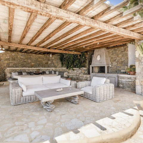 Chill out in the outdoor entertainment area or cook alfresco