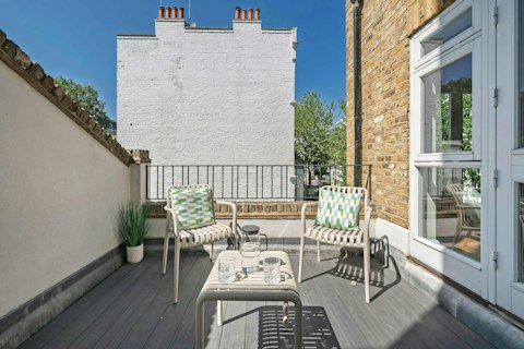 Catch the afternoon sun above the Chelsea