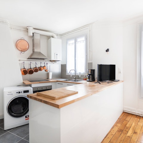 Cook in the fully-equipped kitchen or dine out in the Latin Quarter