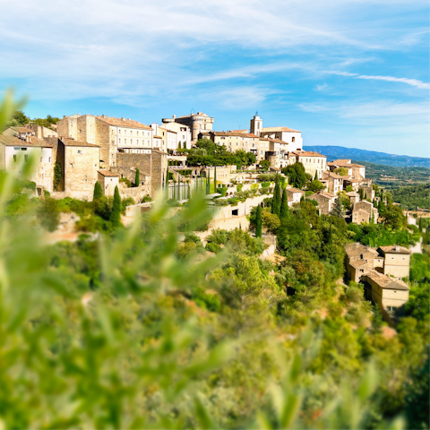 Stay in the heart of Provence, surrounded by hilltop villages