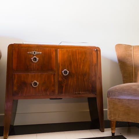 The vintage coffee table and armchair combo