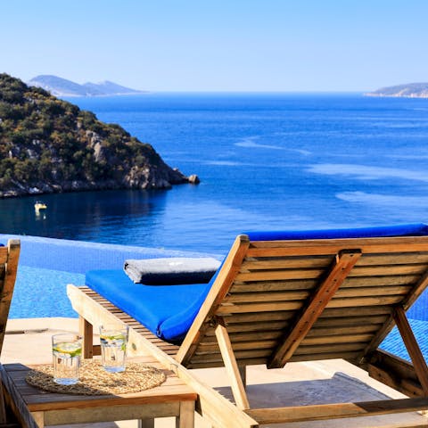 Relax with a drink by the infinity pool or cool off with a dip in the water