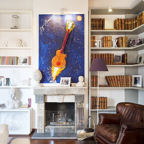 Come together for pre-evening drinks here