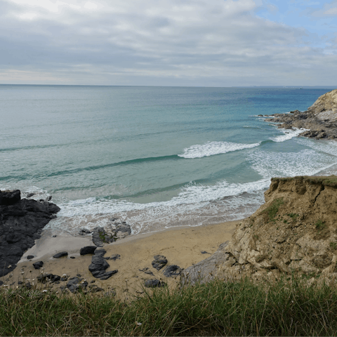 Explore the Cornish Coast – Porthleven Beach is a thirteen-minute drive away