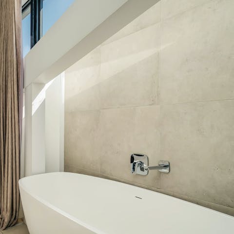 Come home from a day of hiking and unwind in the luxurious bathtub