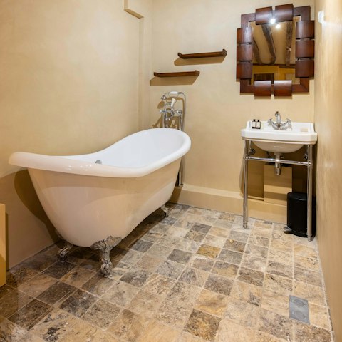 Enjoy a pre-dinner soak in the slipper bath
