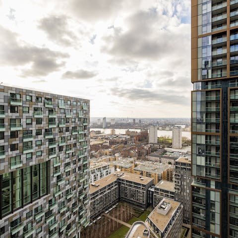 Stay in Canary Wharf, London's buzzing business quarter