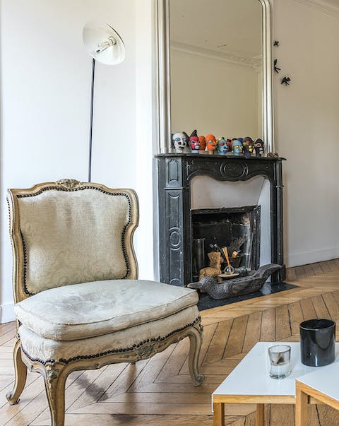 The mix of modern and antique interiors