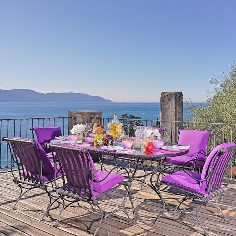 Enjoy alfresco feasts – pizza or pasta?