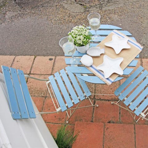 Enjoy an alfresco drink or a takeaway from the chippy on the small patio