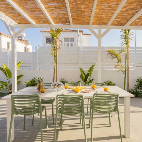 Savour relaxing evenings at home or wander to a local restaurant